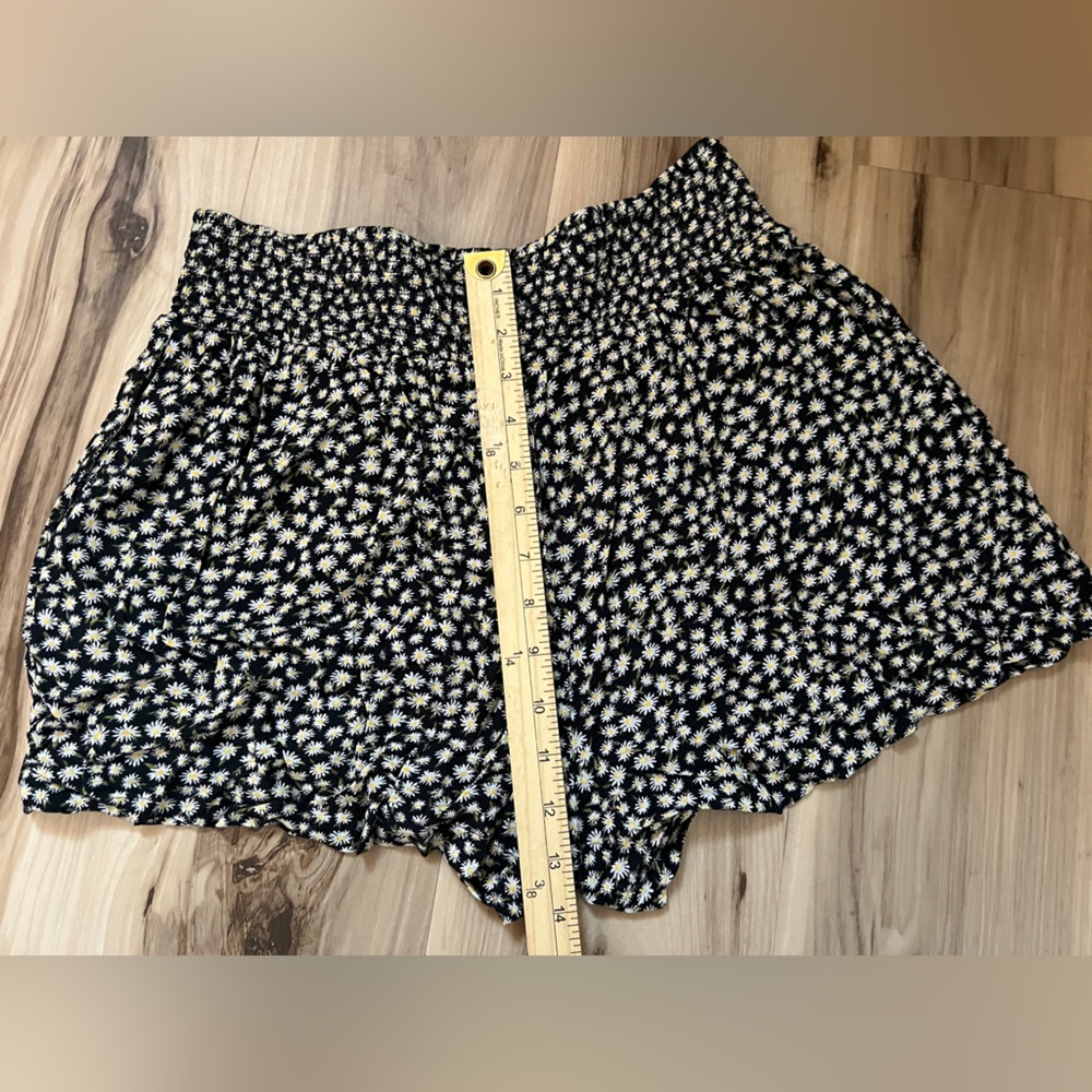 American Eagle flowy shorts